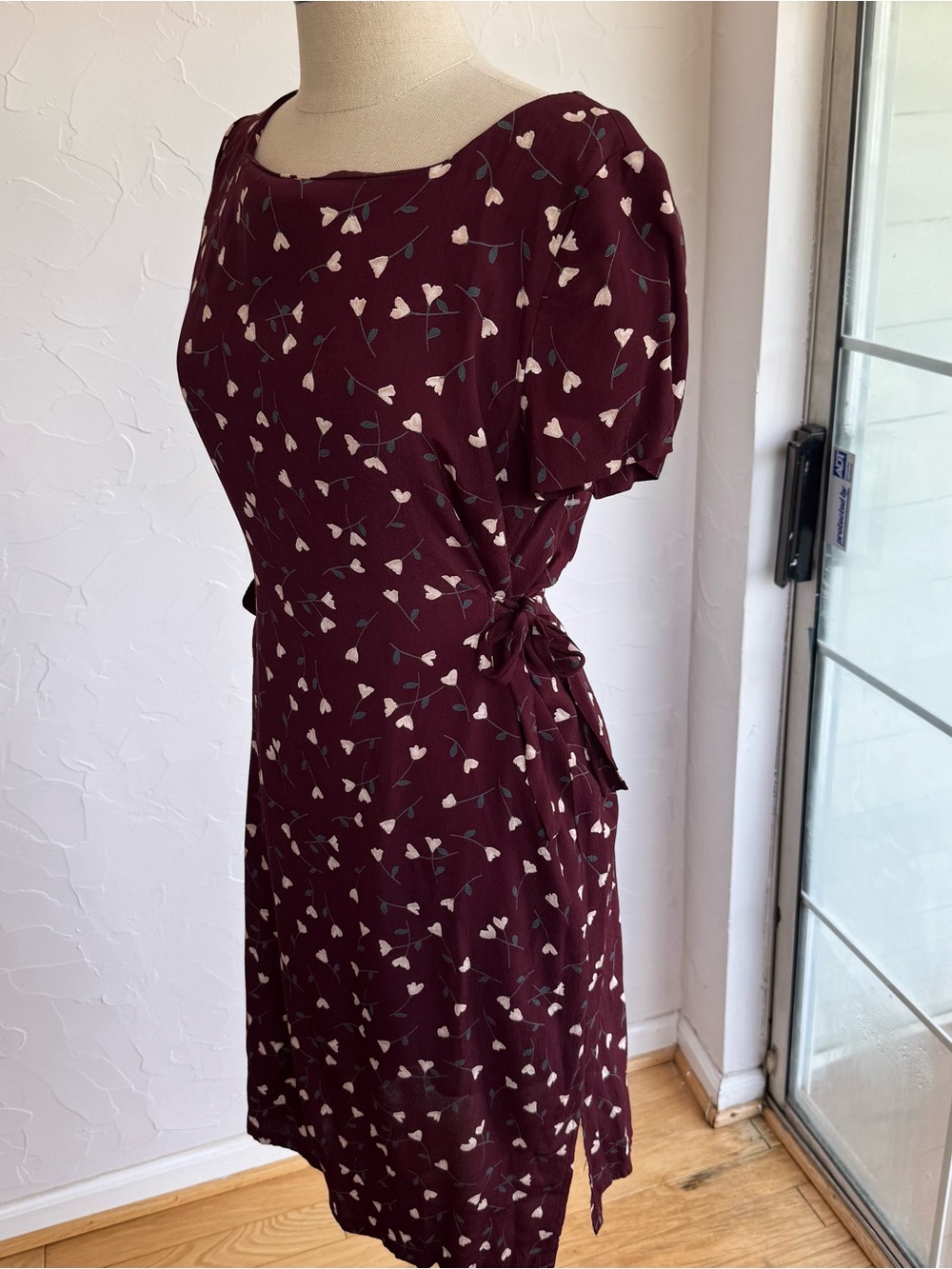 Vintage Petite Sophisticate Burgundy Floral Tie Waist Dress Size 4 Made in Italy